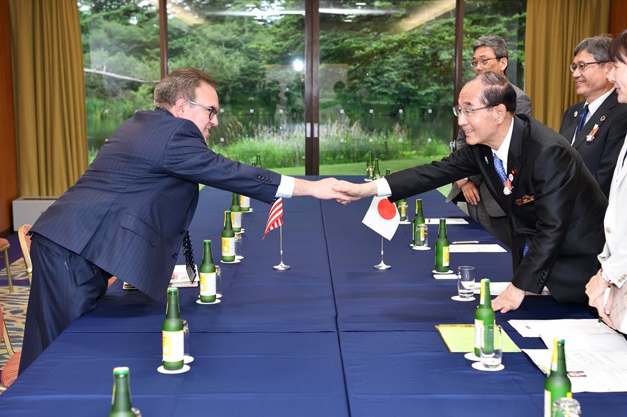 EPA Administrator Andrew Wheeler shakes hands with Japanese Minister of the Environment Yoshiaki Harada during their bilateral meeting. 