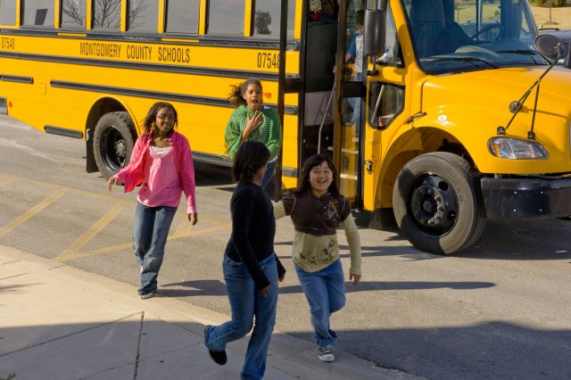 children getting off a school bus