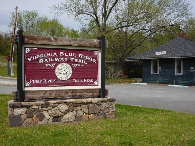 Piney River Trail Head and parking lot