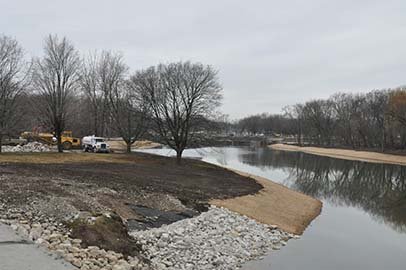 photo of Workers removed 119,039 cubic yards of contaminated sediment during phase I of the project and 52,456 cubic yards during phase II. 