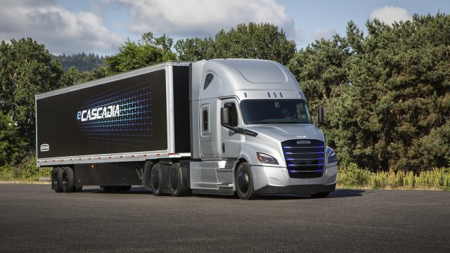 Freightliner eCascadia heavy-duty battery electric truck