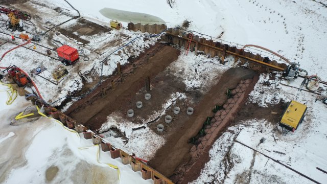 A remedial cap is placed in the area of the Unnamed Creek bridge crossing. Construction on the railroad bridge will continue through January.