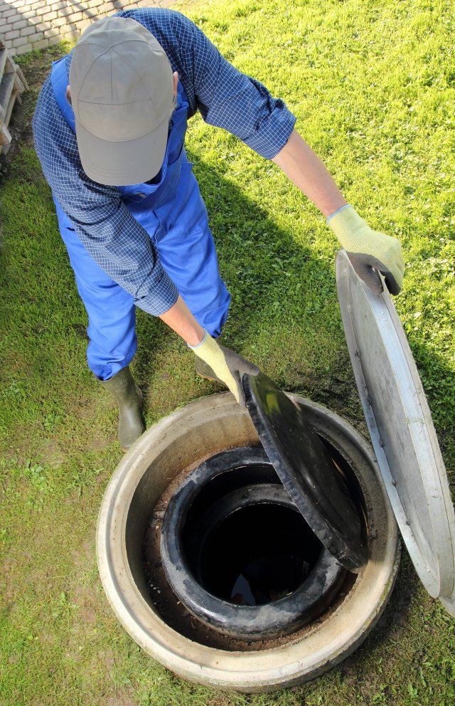 Catch basin insert for diverting contaminated water