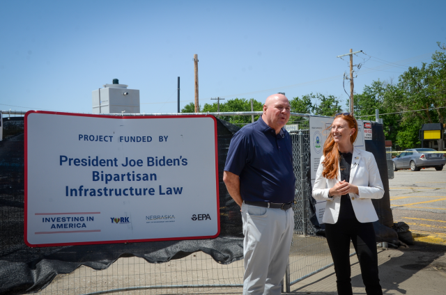 Photo of EPA Region 7 Administrator Meg McCollister and York Mayor Barry Redfern on a site tour.