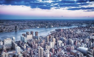 pictures of a cloudy day over New York Skyline